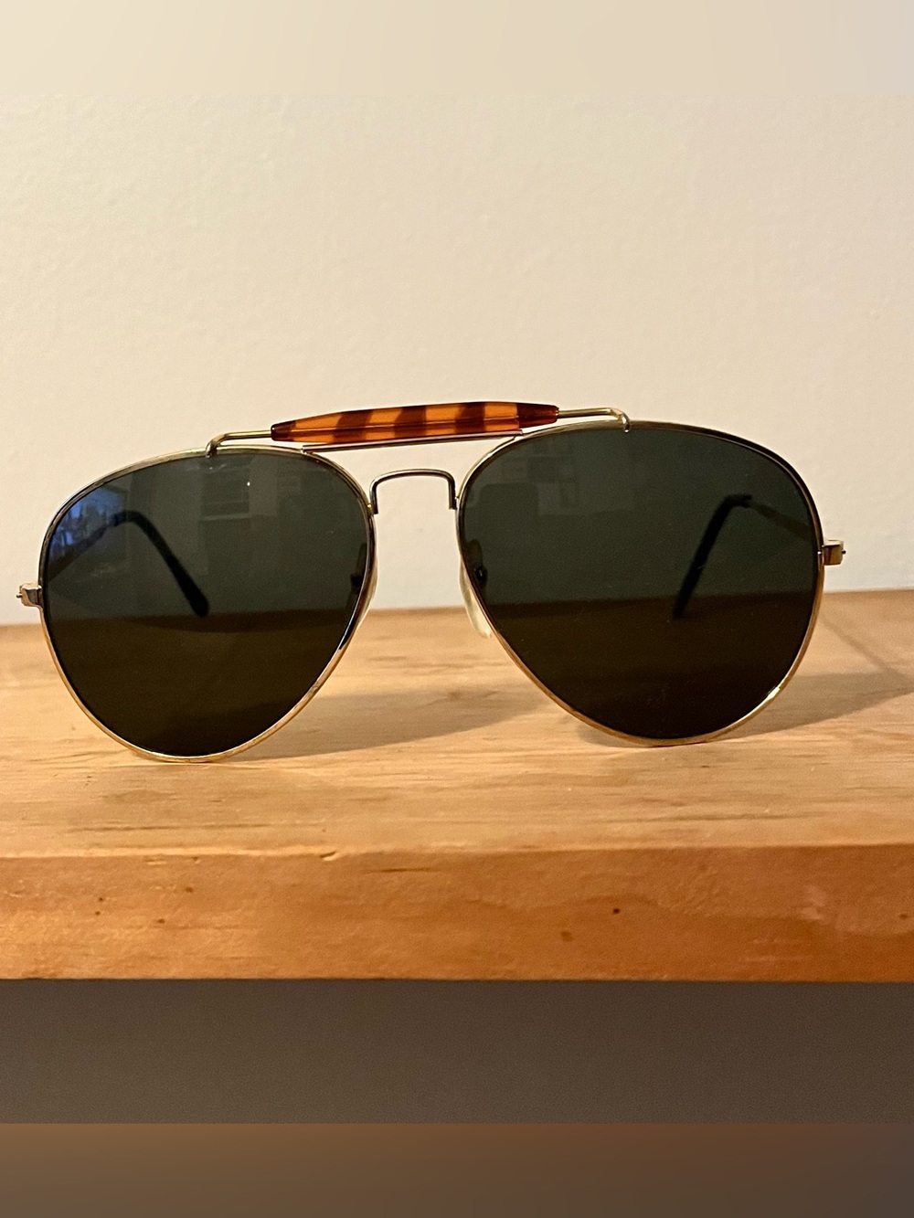 Vintage Aviator Men’s Sunglasses with Tortoiseshell Brow Bar - Black Lenses